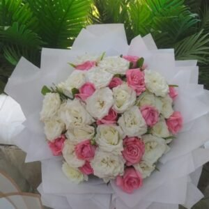 بوكيه هاند ورد ابيض وبنك لفه بيضه