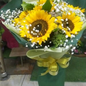 بوكيه هاند عباد شمس وبيبي فلاور ابيض