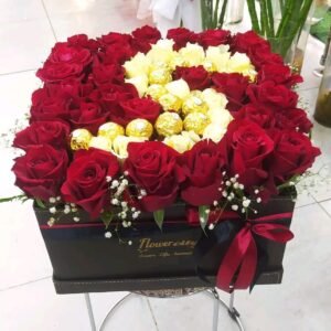 بوكس ورد جوري احمر به حرف بالابيض والفريرو روشيه