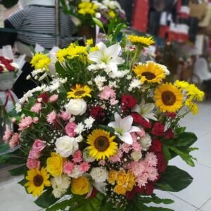 بوكيه استاند عباد شمس وكرازنتم وجوري ابيض ونبيتي