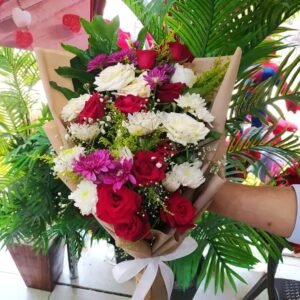 بوكيه هاند بجوري ابيض واحمر وكرازنتم ابيض بلفه بيج وشريط ابيض