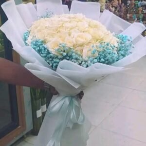 بوكيه هاند بجوري ابيض وبيبي فلاور مينت جرين