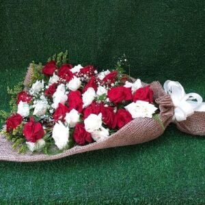 بوكيه هاند جوري ابيض واحمر وبيبي فلاور ولفه خيش