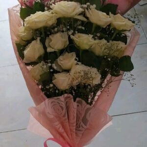 بوكيه هاند جوري ابيض وبينك وبيبي فلاور ابيض