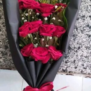 بوكيه هاند جوري احمر وبيبي فلاور ولفه سودا