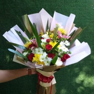 بوكيه هاند جوري احمر وكرازنتم ابيض واصفر ولفه بيضاء