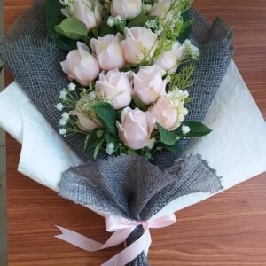 بوكيه هاند جوري روز وبيبي فلاور ولفه ابيض واسود