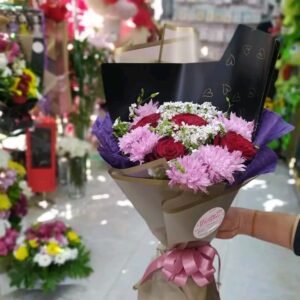 بوكيه هاند كرازنتم بينك وجوري احمر بلفه بيج