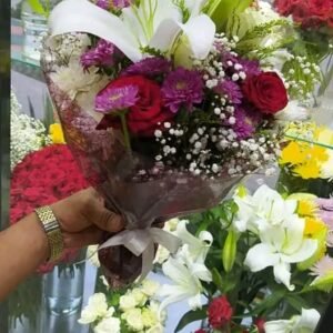 بوكيه هاند ليلم وكرازنتم وورد جوري