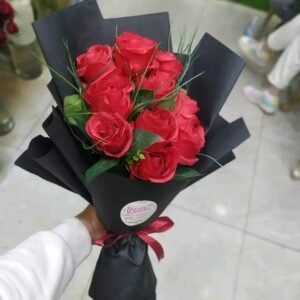 بوكيه هاند ورد احمر صناعي ولفه سودا