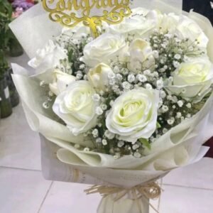 بوكيه هاند ورد جوري ابيض وبيبي فلاور ابيض