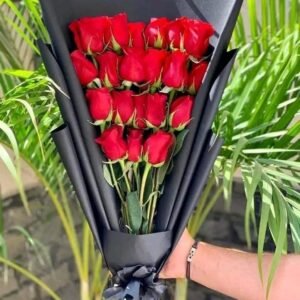 بوكيه هاند ورد جوري احمر فقط ولفه سودا شيك