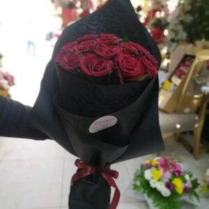 بوكيه هاند ورد جوري احمر ولفه سودا