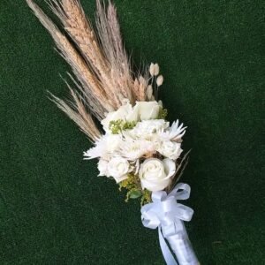 جرب صناعي ورد جوري ابيض ونباتات مجففه بهاند ستان بيضا